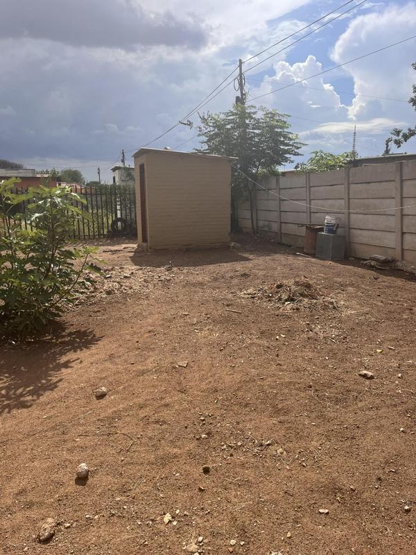 4 Bedroom Property for Sale in Montshioa North West